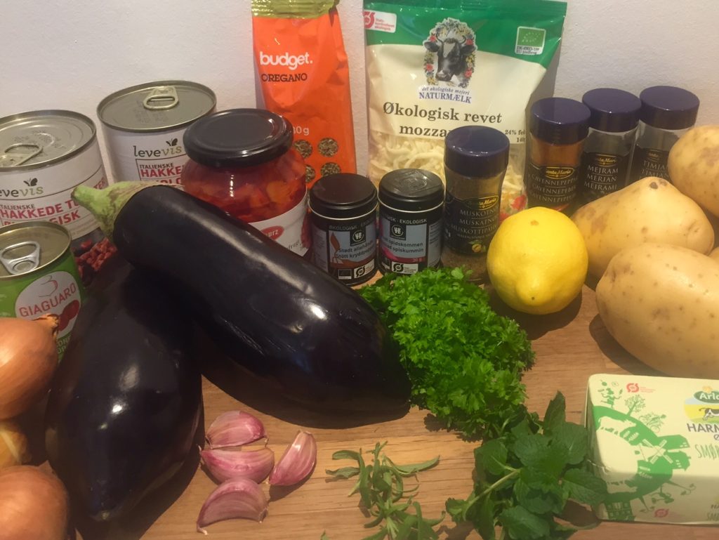 Madfilosofie.dk Moussaka med hjemmelavet mornaysauce og varme krydderier
