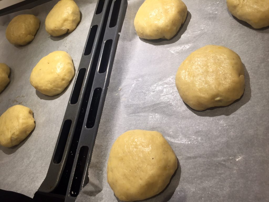 Madfilosofie.dk Fantastiske fastelavnsboller med creme og remonce